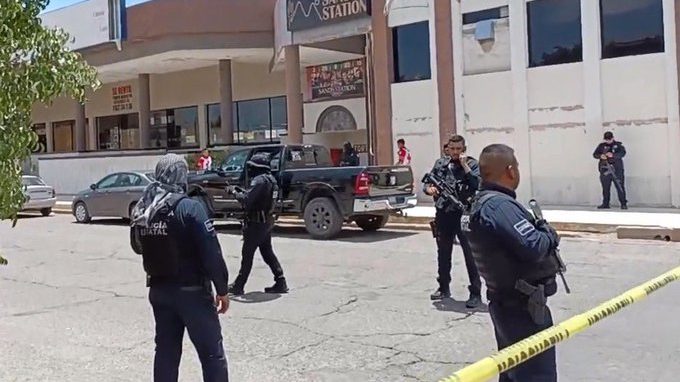 Ejecutan a balazos a empresario frente a una iglesia de Caborca, Sonora