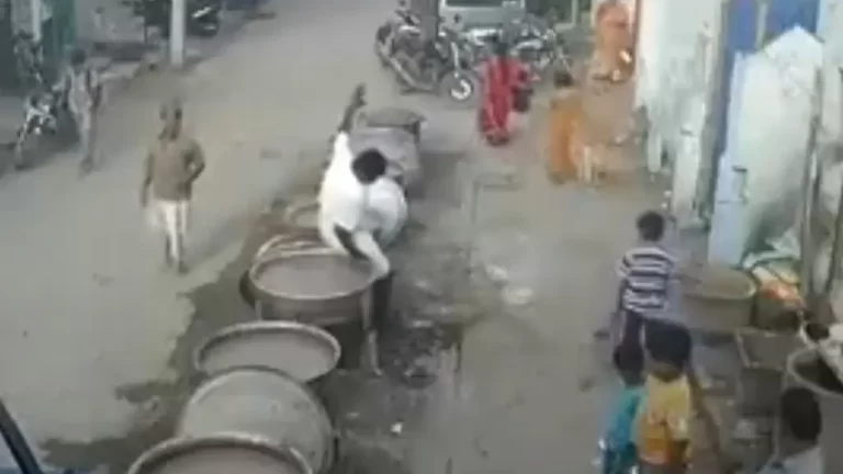 Hombre muere tras caer accidentalmente dentro de una olla de avena hirviendo en la India