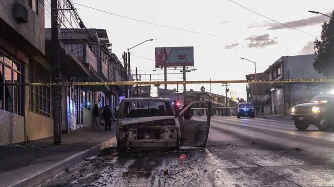 Detienen a 17 por quema de vehículos y bloqueos en Baja California, informa SSPC