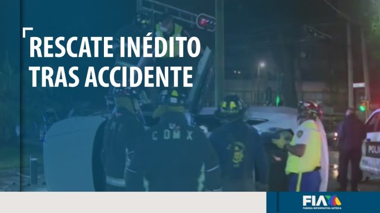 Rescatan a mujer atrapada en un vehículo después de un aparatoso accidente