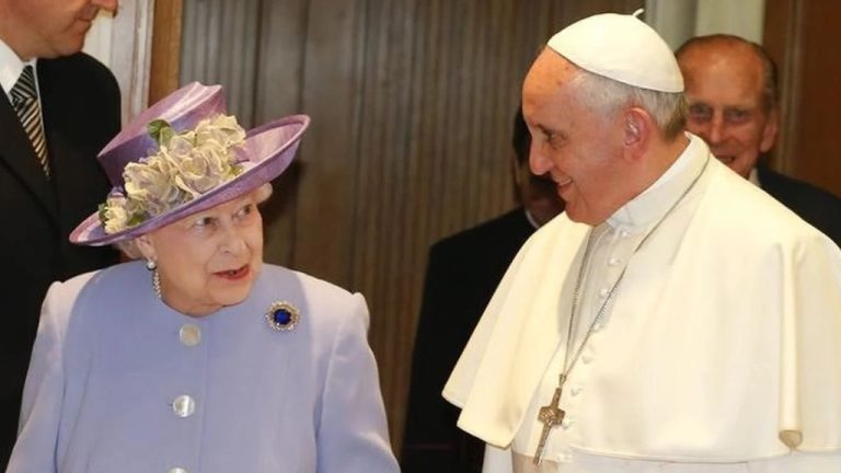 Papa Francisco lamenta la muerte de Isabel II y reza por el nuevo rey Carlos III