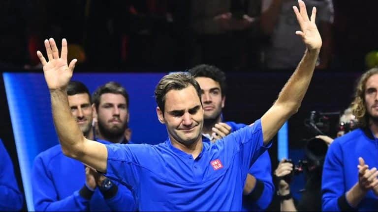 El suizo Roger Federer se despide entre lágrimas del tenis profesional
