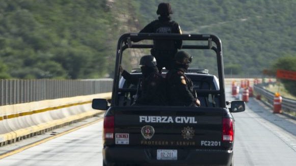 Balacera en Anáhuac, NL, deja un policía muerto; familias quedan en medio del tiroteo