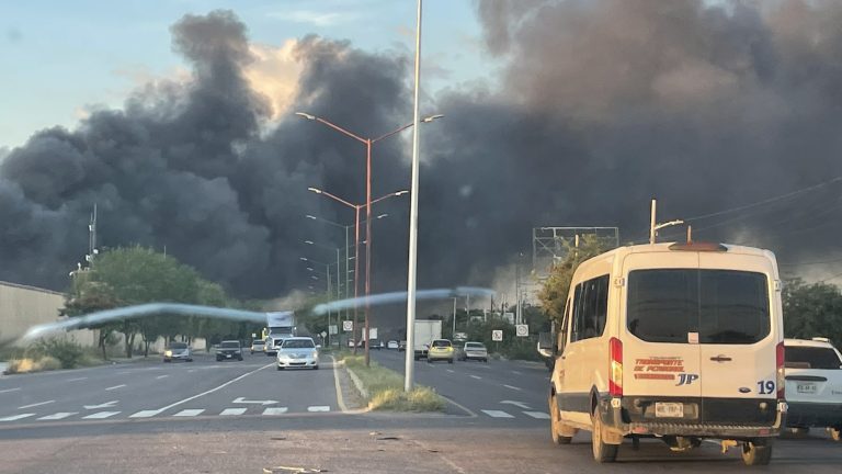 Incendio en área femenil del Cereso de Sonora obliga a desalojar a 600 personas