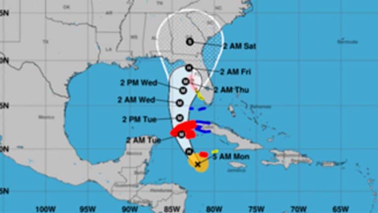 “Ian” se intensifica a huracán categoría 1; provocará lluvias en la península de Yucatán