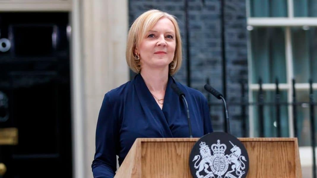 Al exterior de Downing Street renunció Liz truss, la primer ministra británica