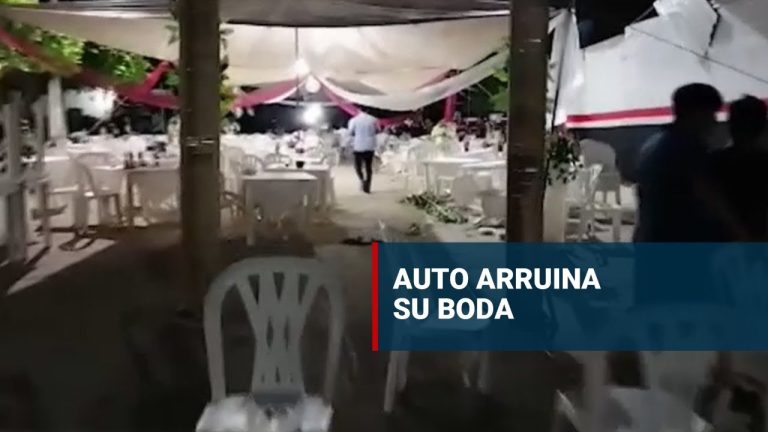 Sujetos irrumpen con vehículo en boda de Zaragoza, al sur de Veracruz; atropellaron hasta el pastel