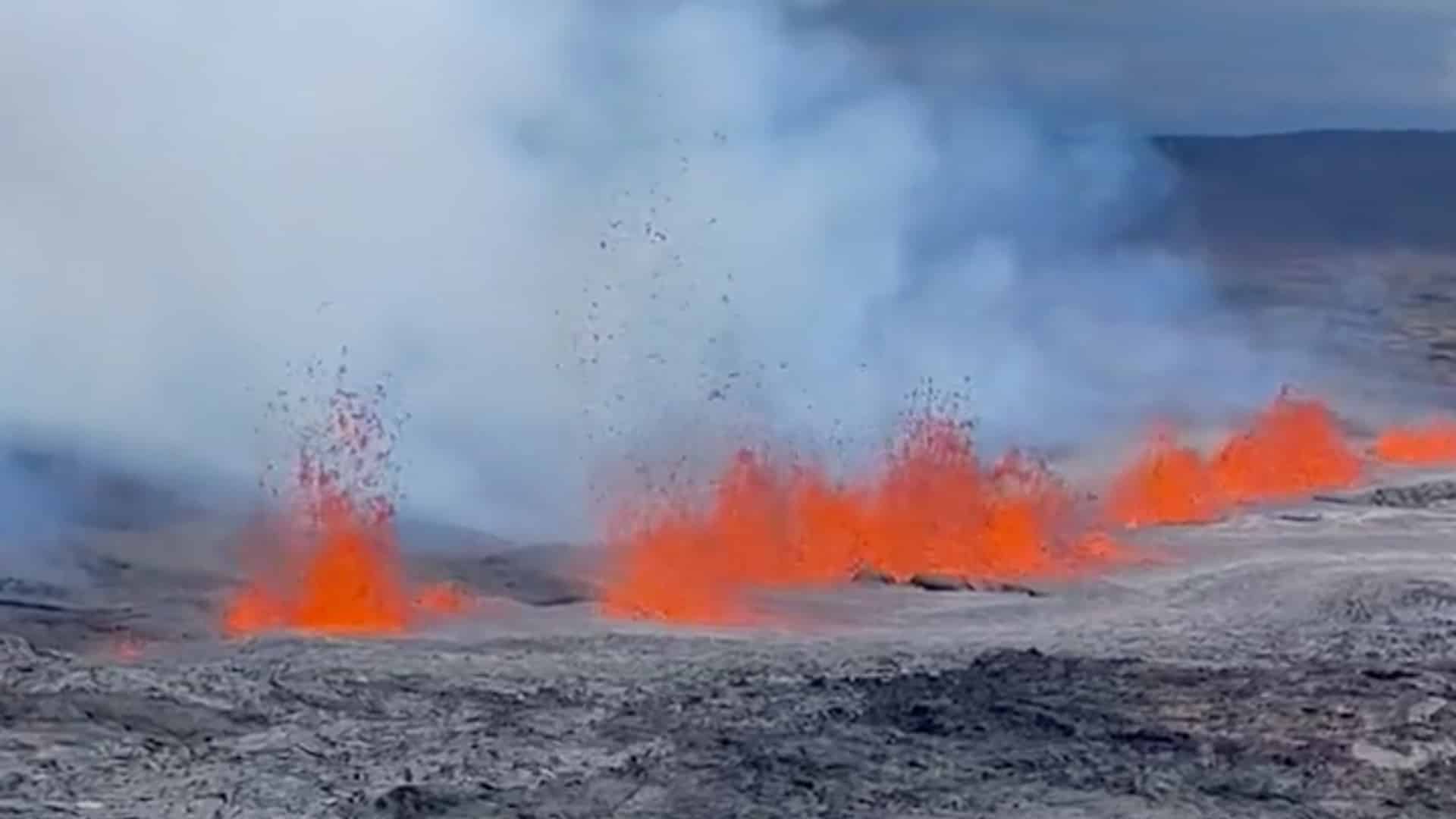 Entró en erupción el volcán Mauna Loa en Hawái después de 40 años inactivo