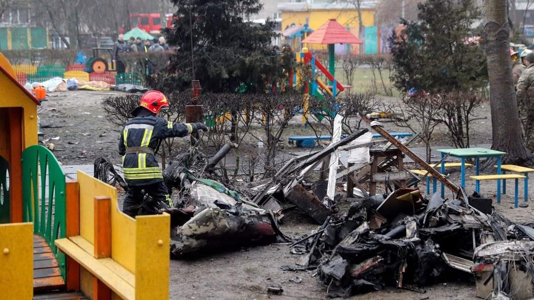 Se desploma helicóptero en zona de guarderías en Ucrania