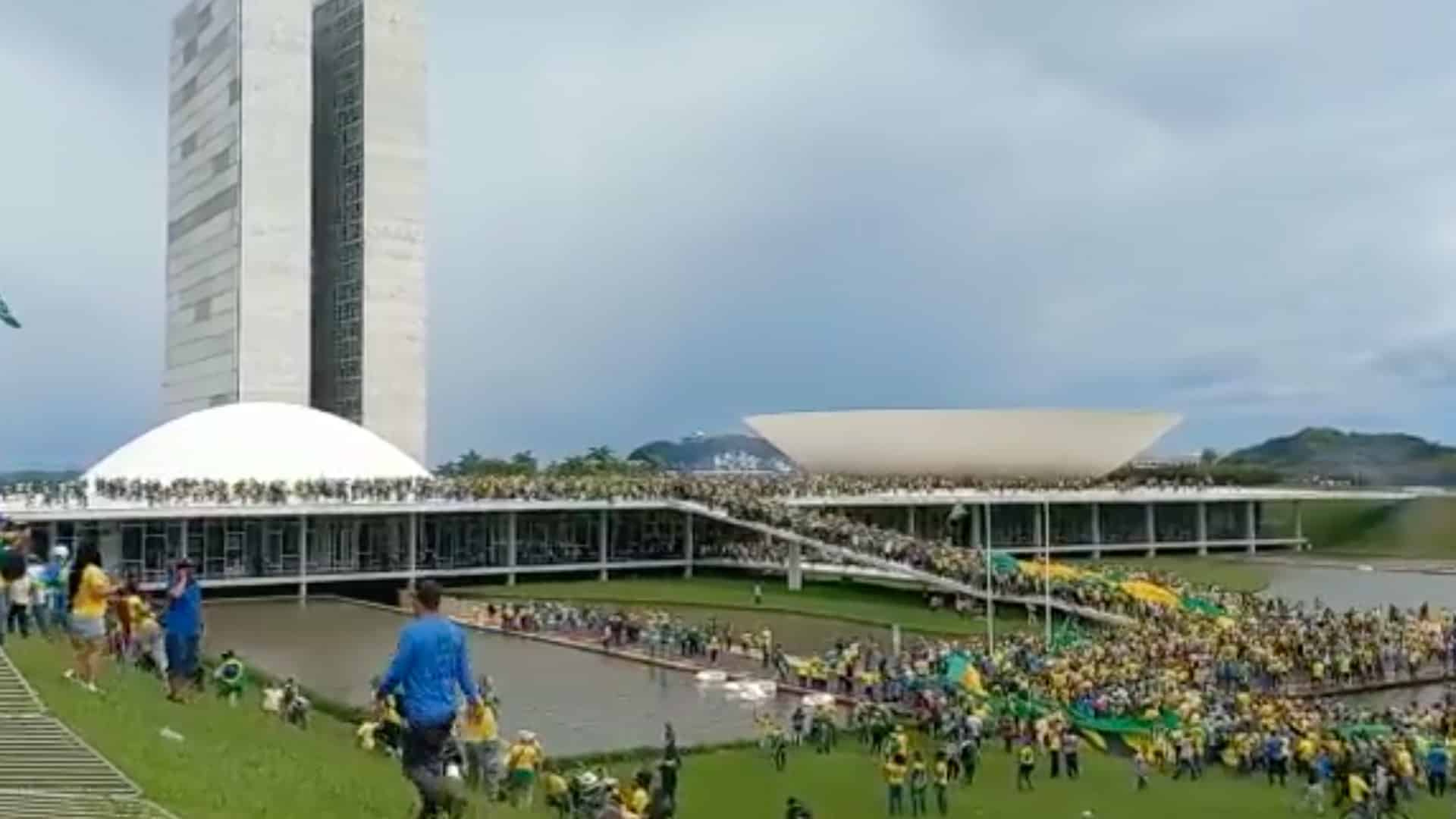 Fuerzas armadas retomaron el control en edificios gubernamentales en Brasilia