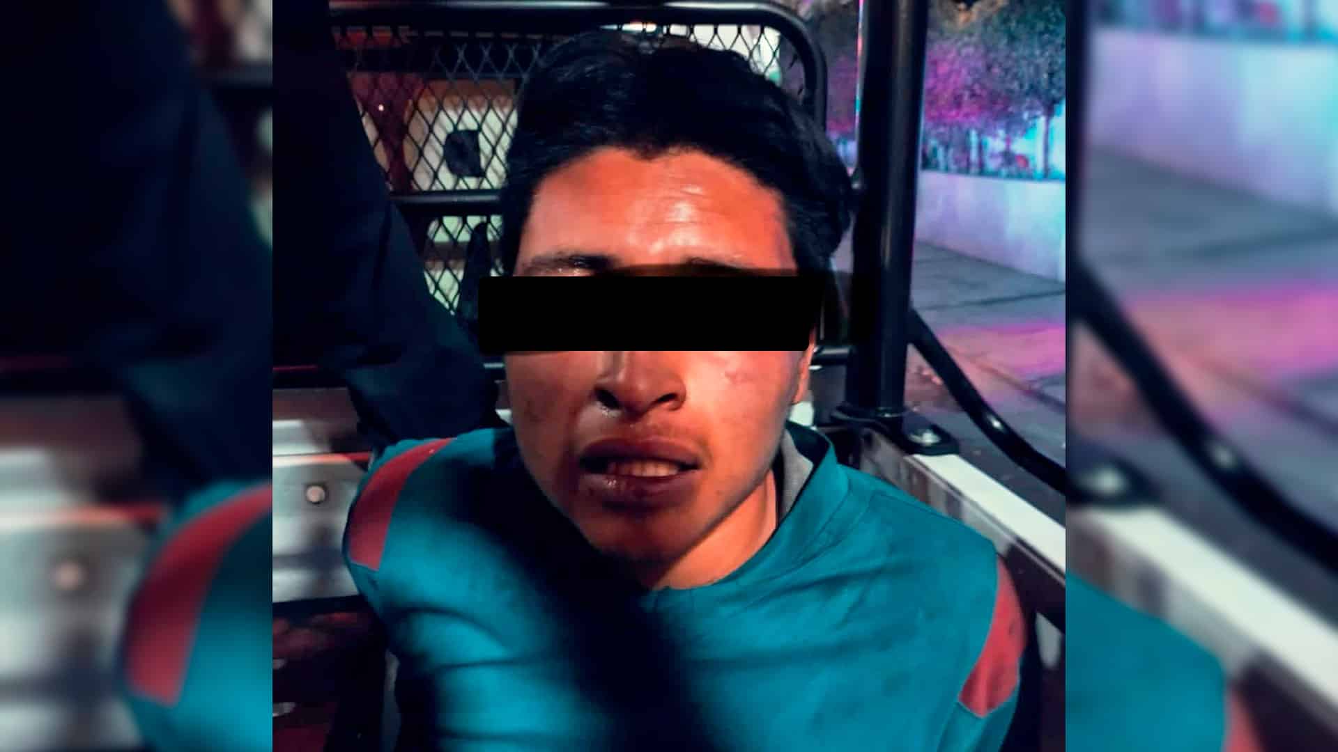 Captan a joven golpear a una mujer de la tercera edad en Ecatepec