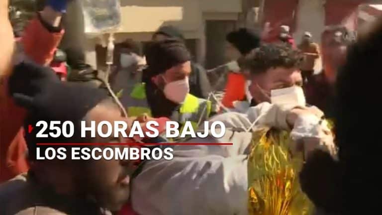 Rescatan a mujer que estuvo 258 horas bajo los escombros en Turquía; suman 40 mil personas fallecidas