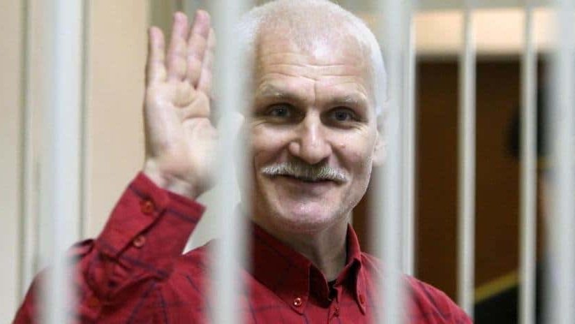 Condenan a prisión en Bielorrusia al Premio Nobel de la Paz 2022, Alés Bialiatski