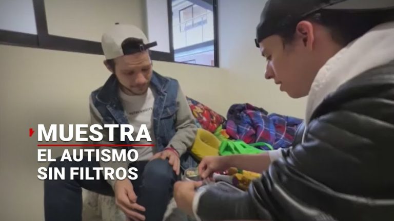 Gustavo tiene un hermano autista y genera contenidos en redes sociales para crear conciencia sobre el espectro del trastorno