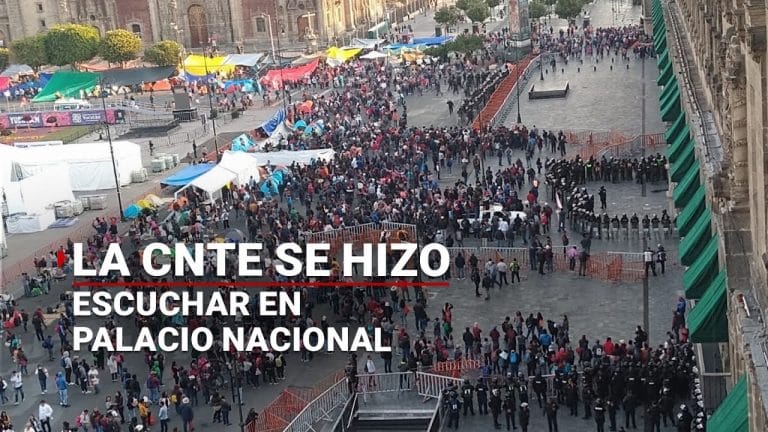 Protesta la CNTE; maestros intentan entrar a la fuerza a Palacio Nacional en plena conferencia mañanera