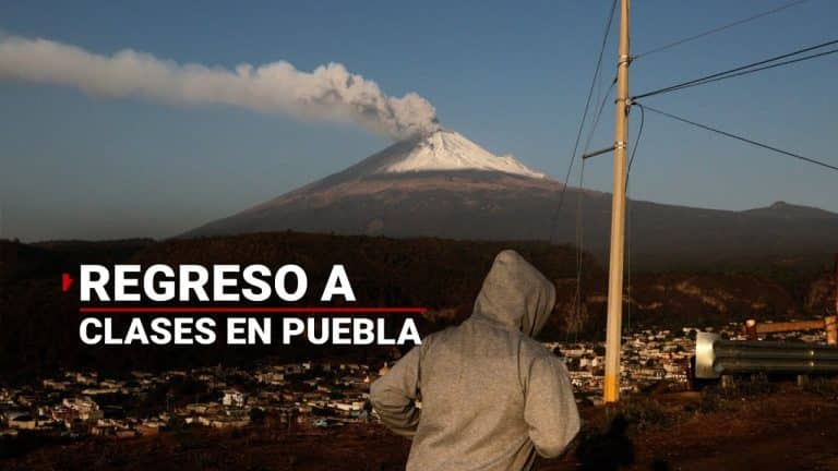 Pese a la actividad volcánica del Popocatépetl regresan alumnos a clases en comunidades cercanas al volcán