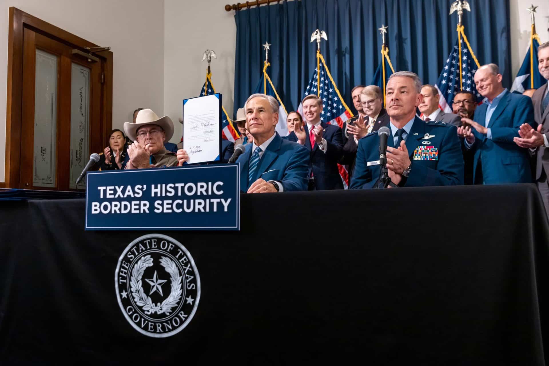 Gobernador de Texas promulgó nuevo paquete de leyes de seguridad fronteriza