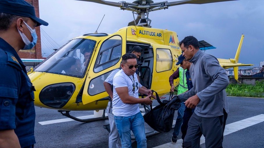 Mueren cinco mexicanos al estrellarse un helicóptero en Nepal