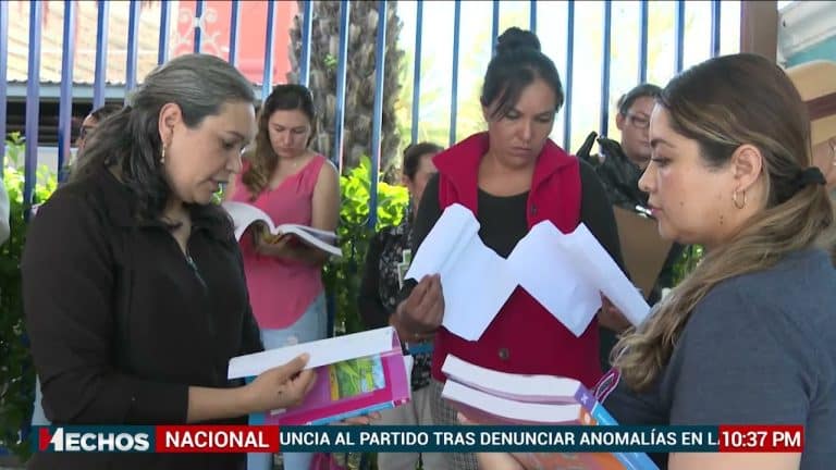 Padres de familia devuelven libros de texto en Zacatecas: “Queremos una educación científica y de calidad”