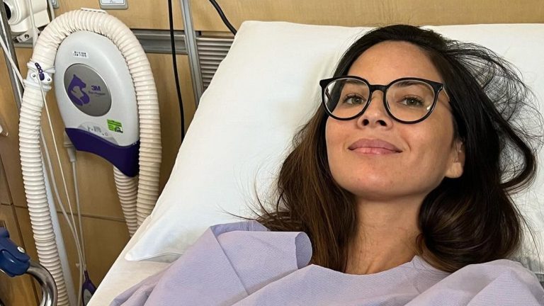 Actriz Olivia Munn revela someterse a doble mastectomía