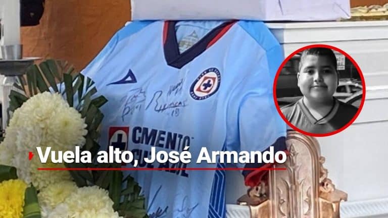Familiares dan el último adiós al joven José Armando