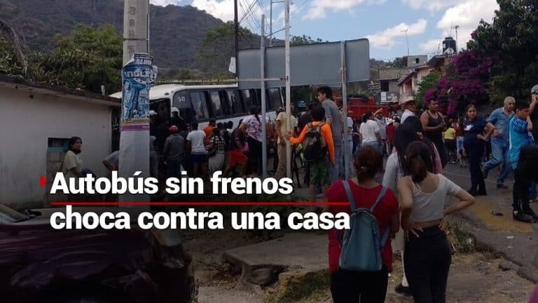 Tres muertos tras choque de autobús de peregrinos